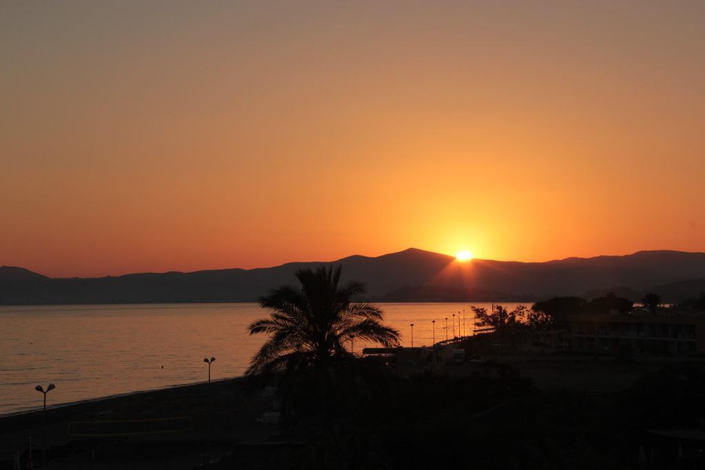 Gumuldur Mavi Deniz Hotel エクステリア 写真